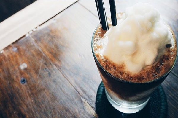 Chăm sóc gia đình bằng ly “Cà phê cốt dừa” ngon ngả nghiêng