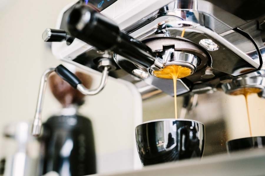 Giá máy pha cà phê hạt espresso hiện nay