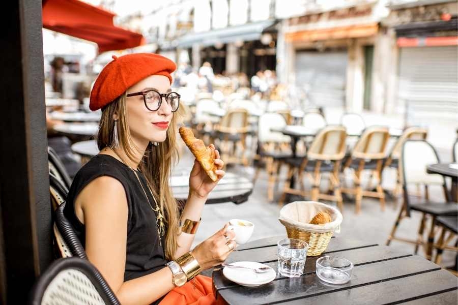 Phong cách uống cà phê ở Pháp khác gì so với ở Việt Nam
